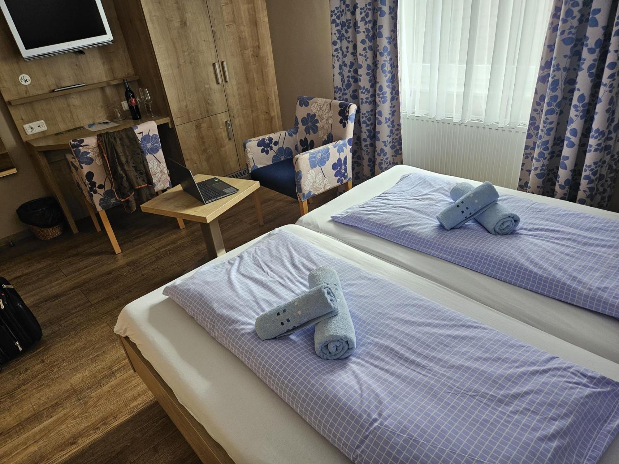 Hotel Pension Am Hafen Norddeich  Exterior photo