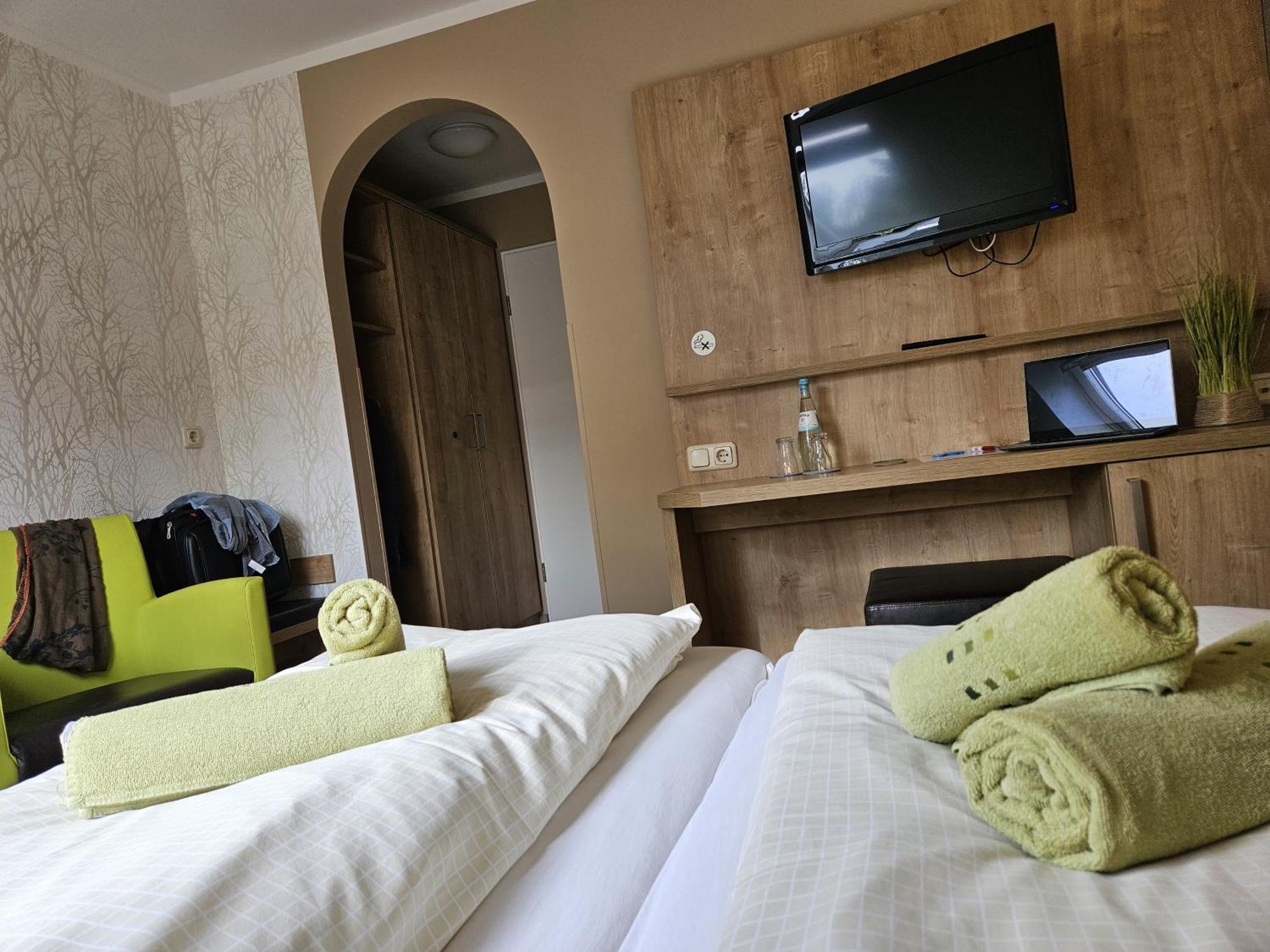 Hotel Pension Am Hafen Norddeich  Exterior photo